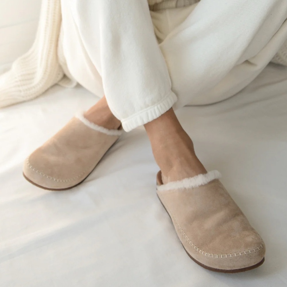 NWT Jenni Kayne Shearling Lined Moc Clog in Natural Sz 39 - w/ box + duster